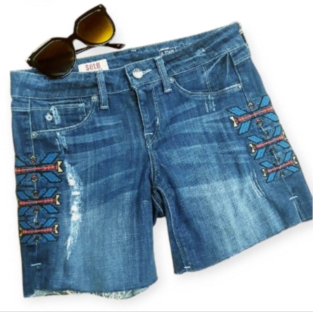 DESIGN LAB Emboidered Aztec Southeast Frayed Cutoff Denim Jean Shorts NWT